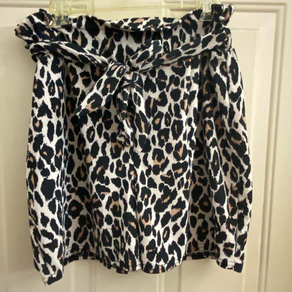 Boohoo Women’s Cheetah Print, High Waisted Shorts with Tie